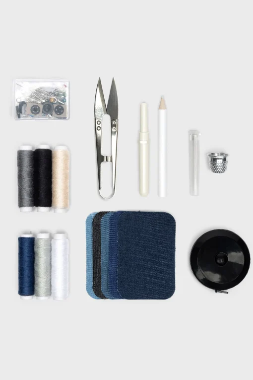SEWING KIT